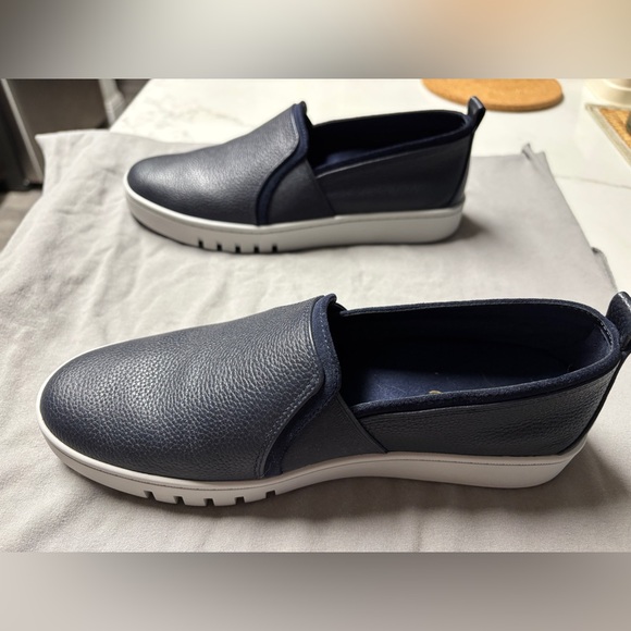 Vionic Navy Blue Cambria Slip On Sneakers size 8 new without box - Picture 4 of 7